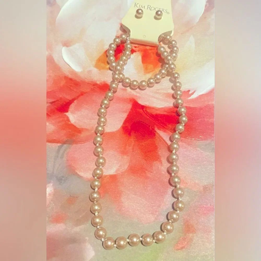 🎁Kim Rogers 3 pieces pearl necklace pierced earrings 🛍️